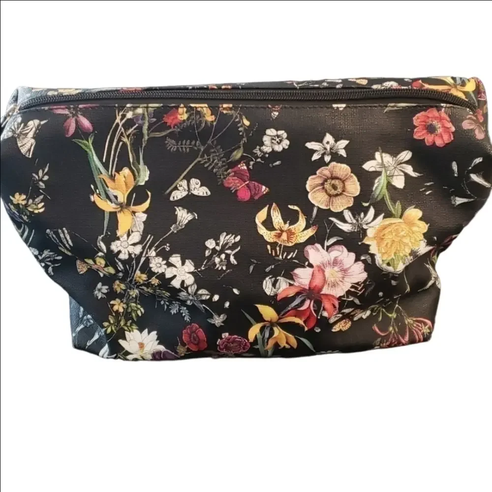 Kelly & Katie large floral cosmetic Bag
